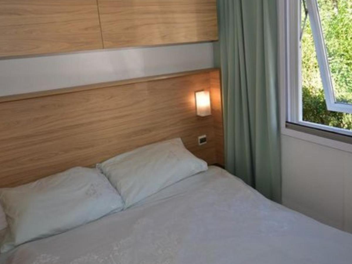 Campsite Mobil-home 4 Personnes Dans 5 Etoiles Proche De La